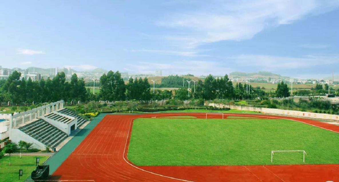 学校位于广西工业重镇,历史文化名城柳州市,校园占地面积近1000亩,总